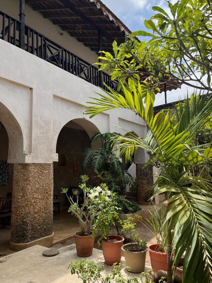 Subira House 4*