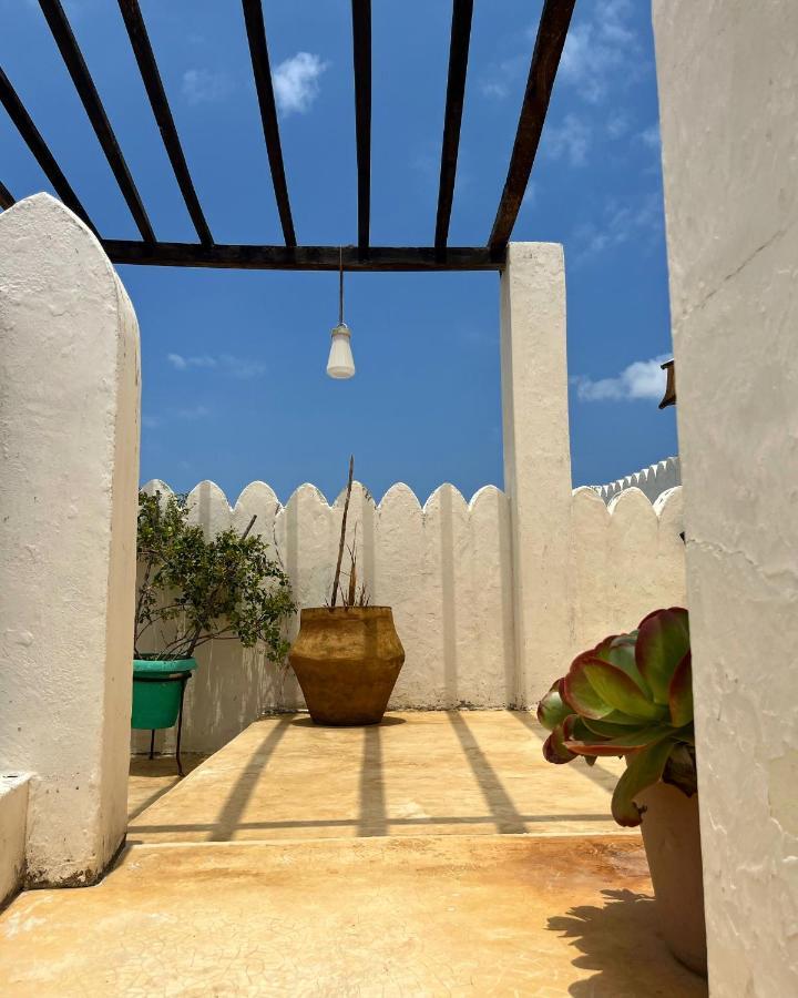 Subira House Bed & Breakfast